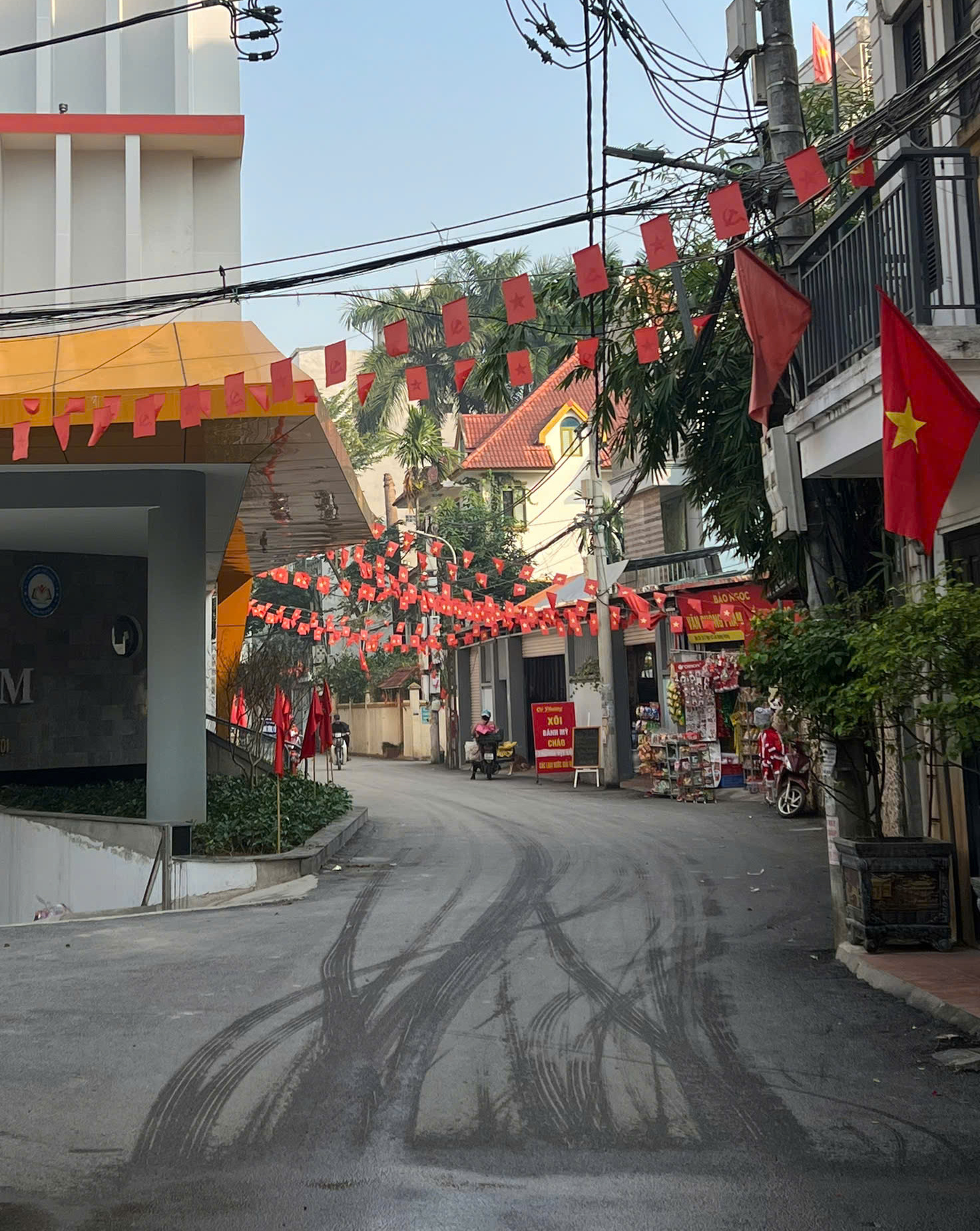 SIÊU PHẨM  7 TẦNG, THANG MÁY –PHÚ THƯỢNG, TÂY HỒ - NỘI THẤT SỊN, OTO ĐỖ CỬA – GIÁ 11 TỶ.